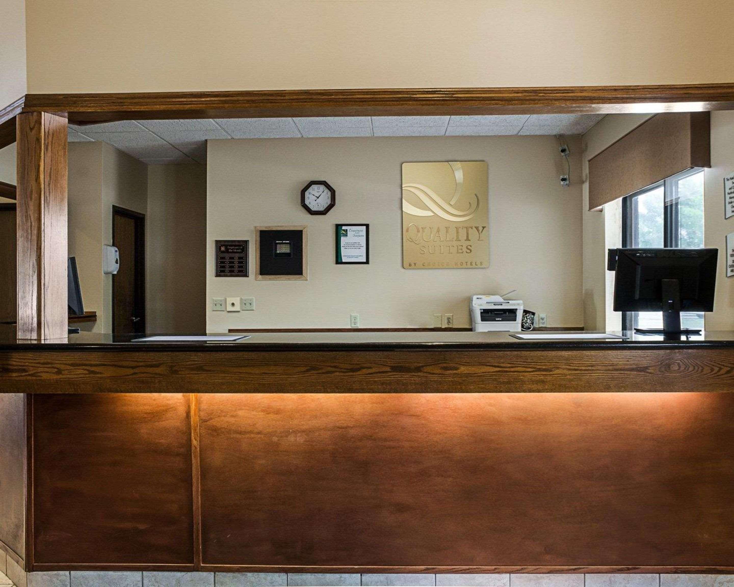 Quality Suites Near West Acres Fargo Exteriör bild
